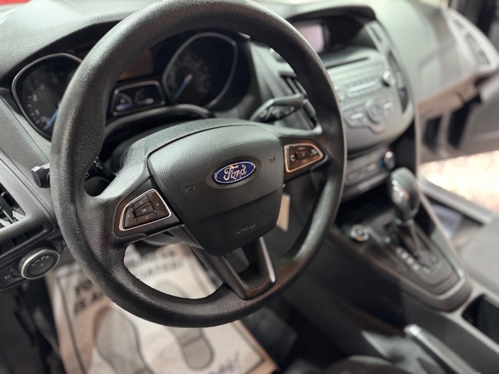 Ford Focus S Sedan 2017