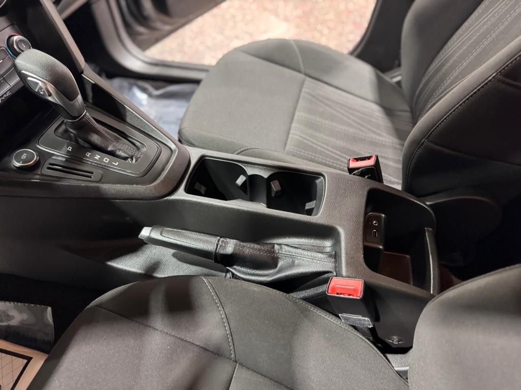 Ford Focus S Sedan 2017