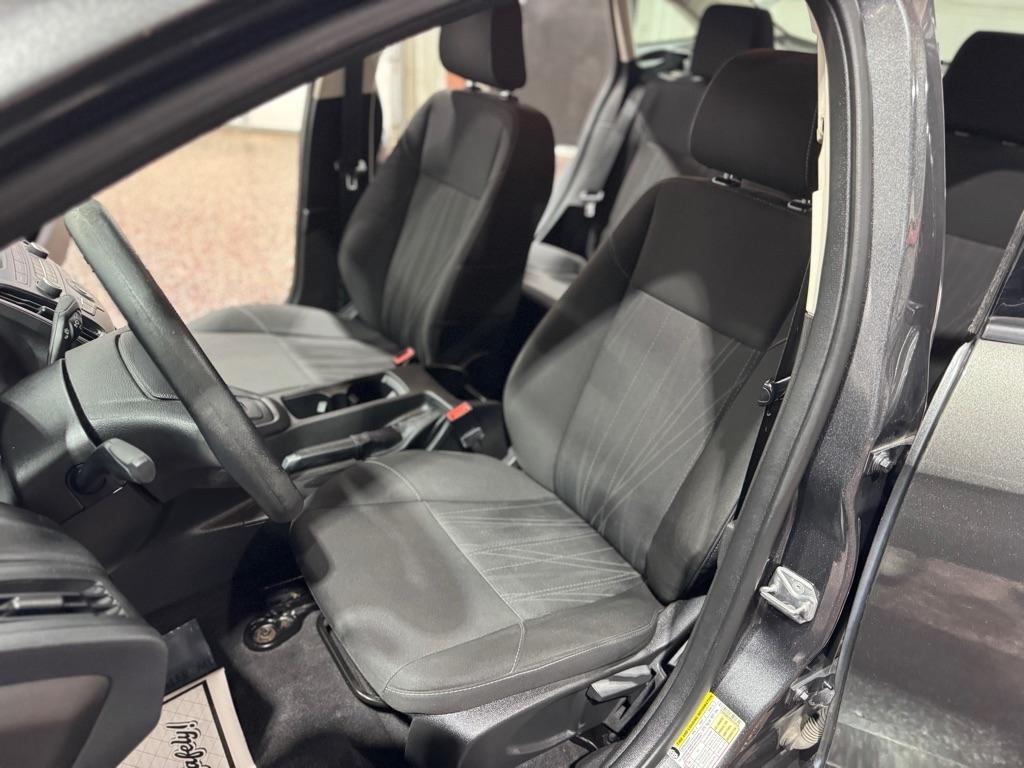 Ford Focus S Sedan 2017