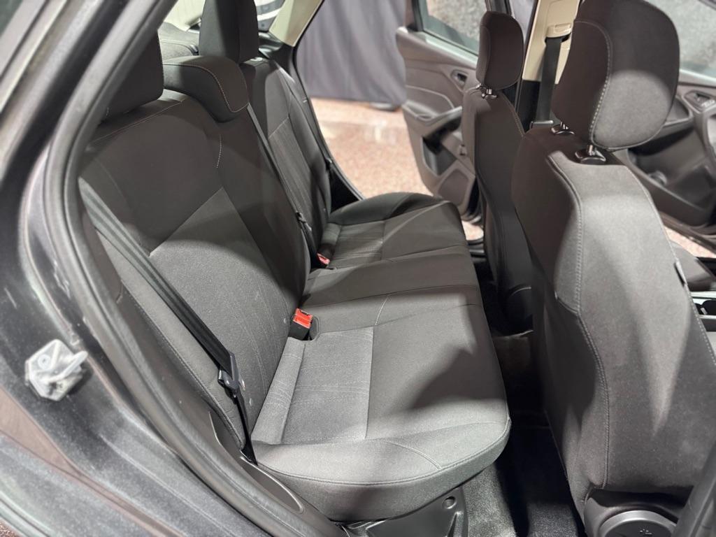 Ford Focus S Sedan 2017