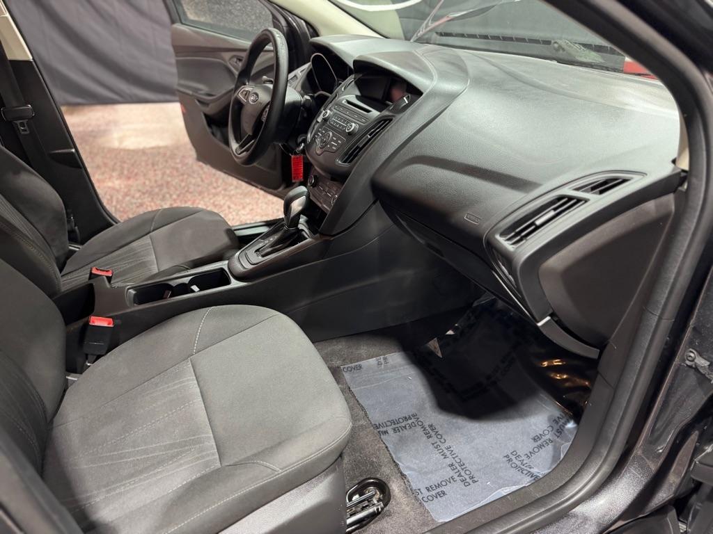 Ford Focus S Sedan 2017