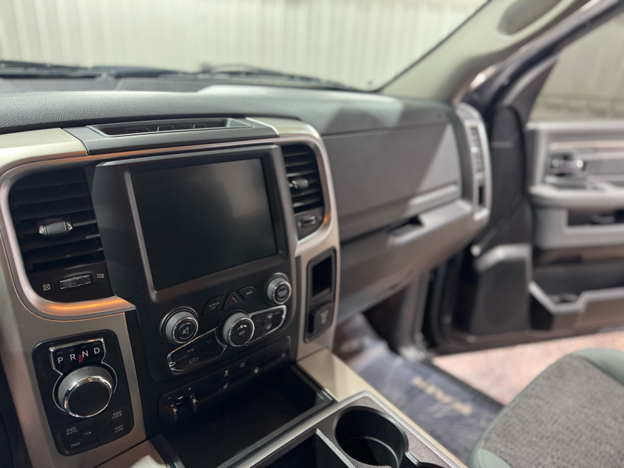 RAM 1500 4WD Quad Cab 140.5" Big Horn 2014