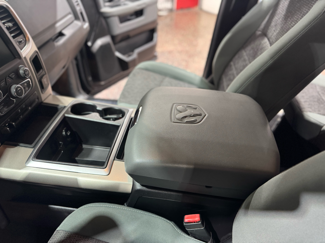 RAM 1500 4WD Quad Cab 140.5" Big Horn 2014