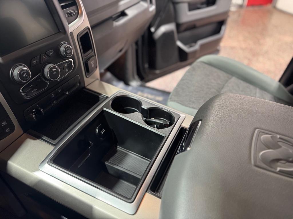 RAM 1500 4WD Quad Cab 140.5" Big Horn 2014