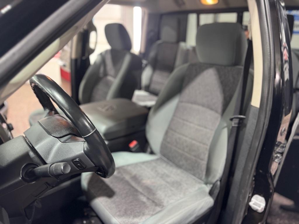 RAM 1500 4WD Quad Cab 140.5" Big Horn 2014