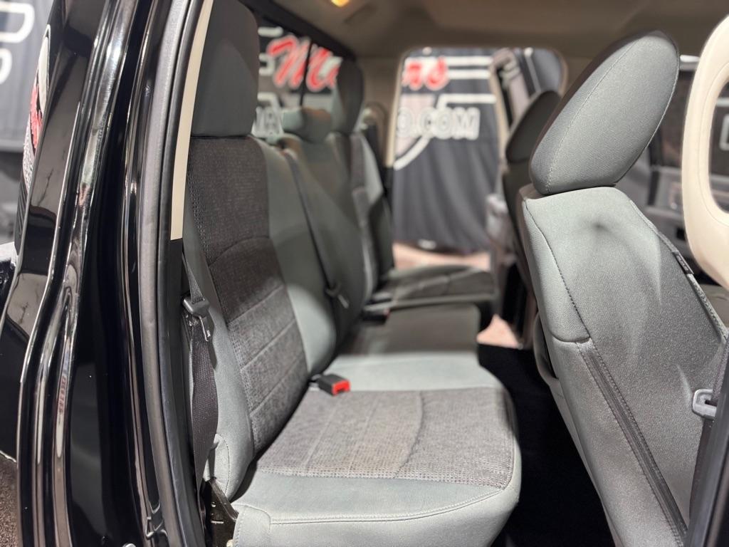 RAM 1500 4WD Quad Cab 140.5" Big Horn 2014