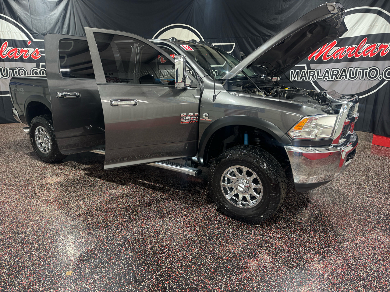 RAM 2500 Tradesman 4x4 Crew Cab 6'4" Box 2018