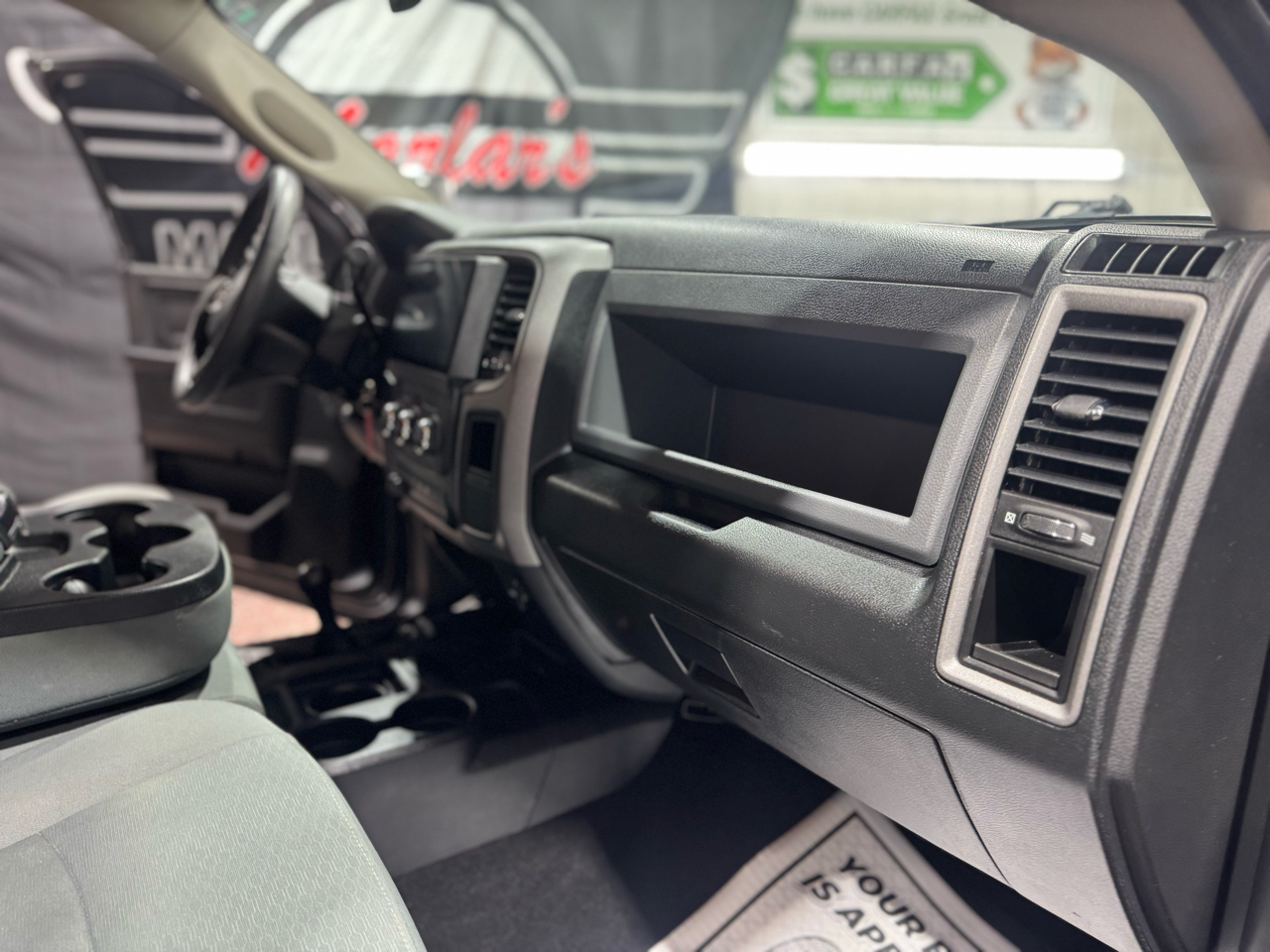 RAM 2500 Tradesman 4x4 Crew Cab 6'4" Box 2018