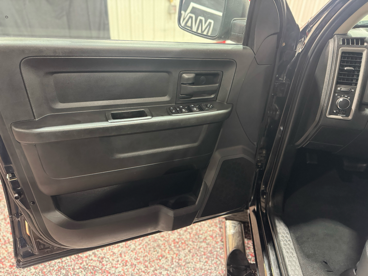 RAM 2500 Tradesman 4x4 Crew Cab 6'4" Box 2018