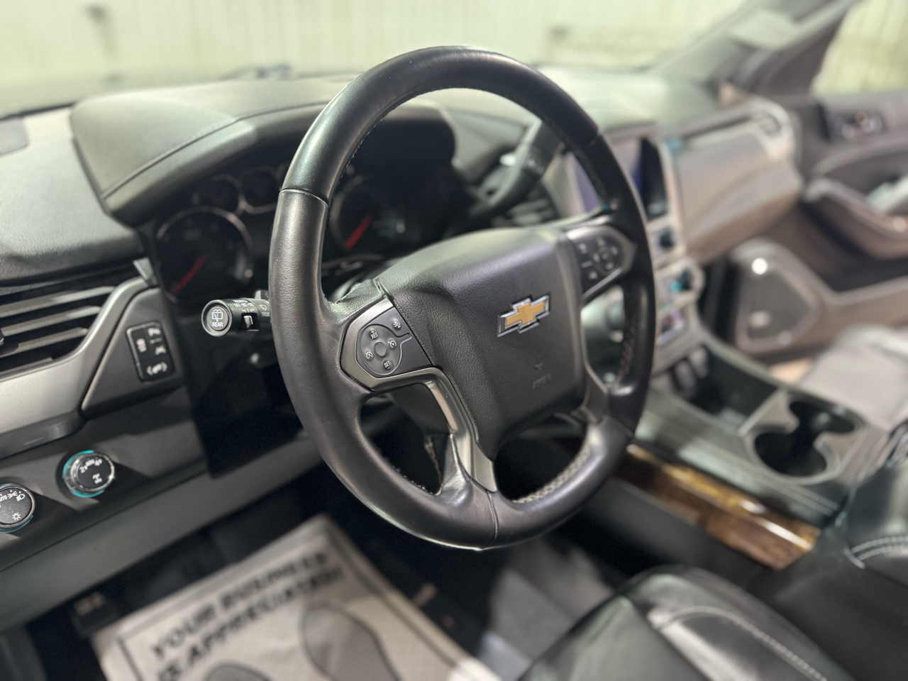 Chevrolet Suburban 4WD 4dr 1500 LT 2019