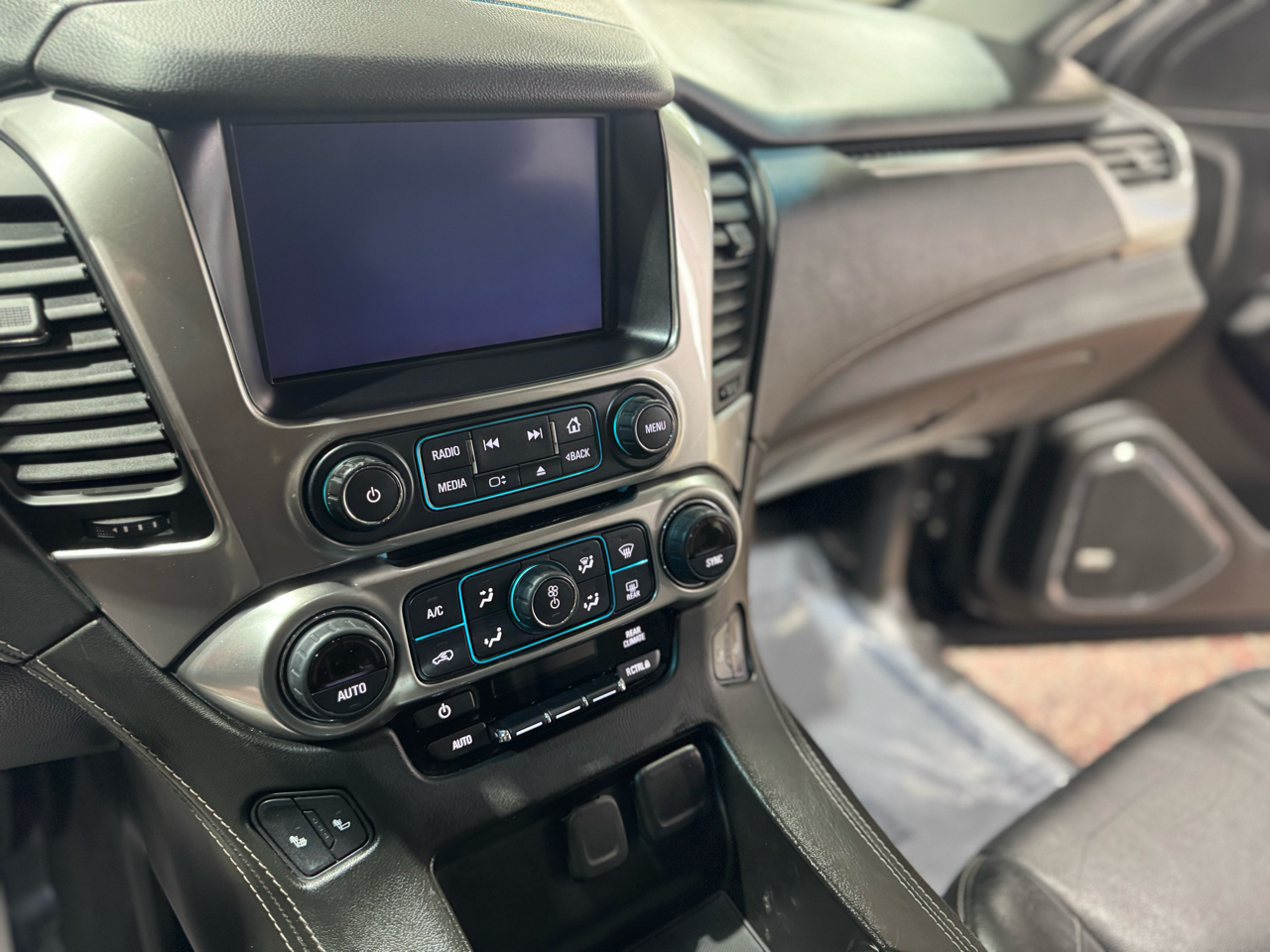 Chevrolet Suburban 4WD 4dr 1500 LT 2019
