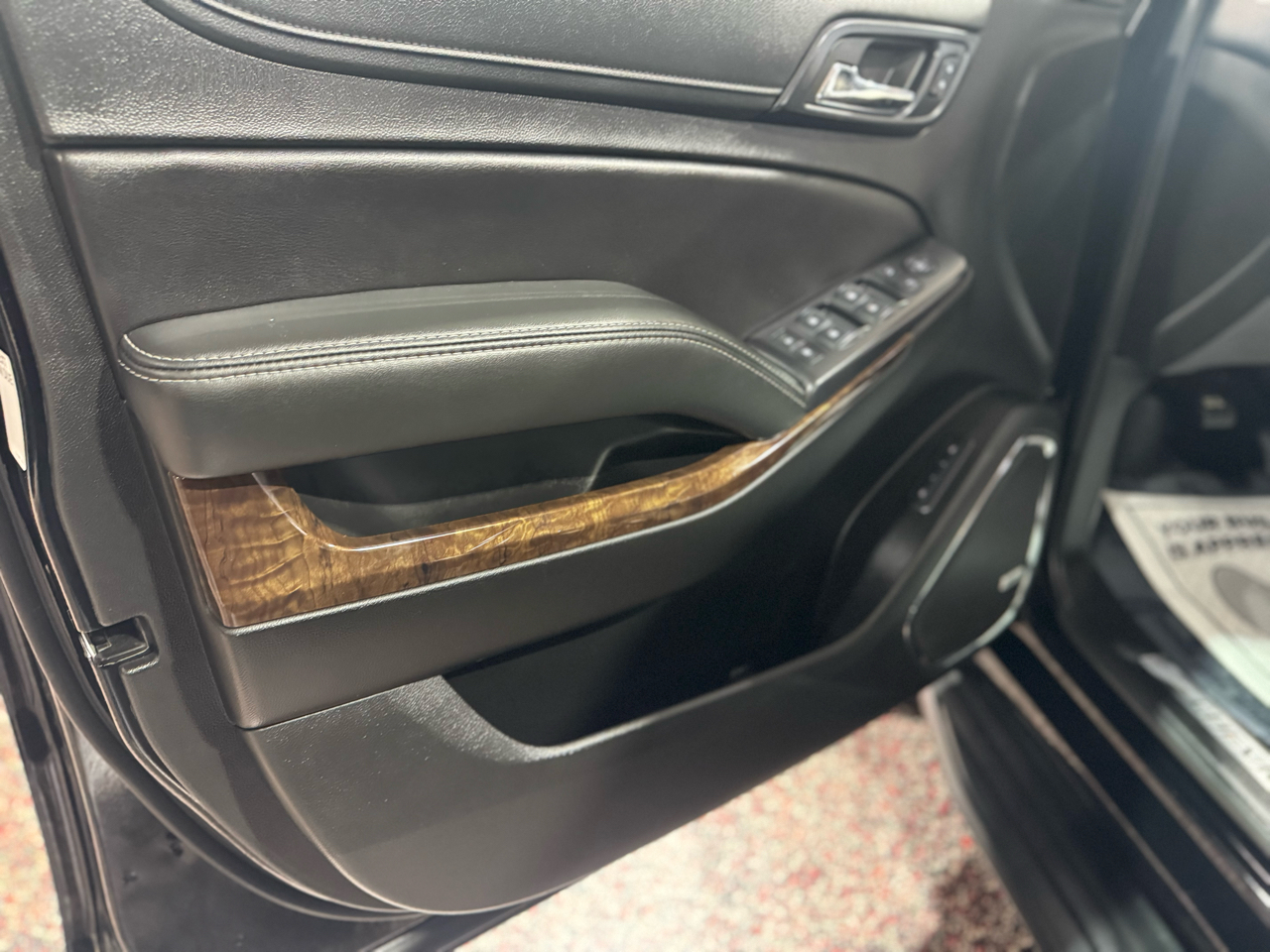 Chevrolet Suburban 4WD 4dr 1500 LT 2019