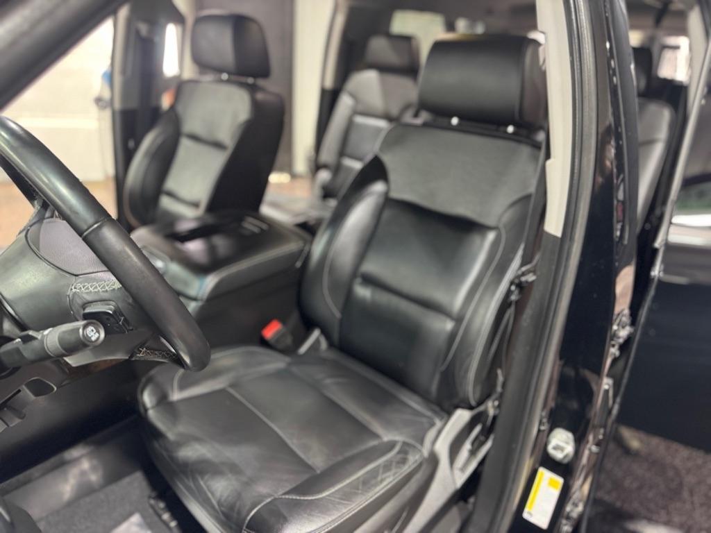 Chevrolet Suburban 4WD 4dr 1500 LT 2019