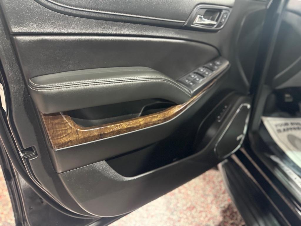 Chevrolet Suburban 4WD 4dr 1500 LT 2019