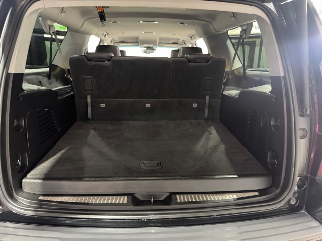 Chevrolet Suburban 4WD 4dr 1500 LT 2019