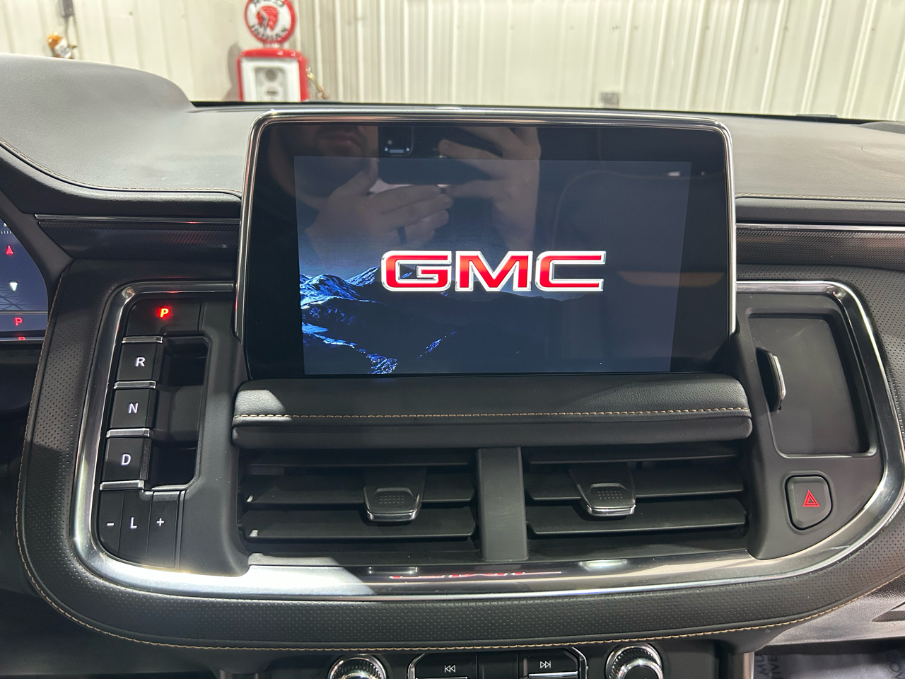 GMC Yukon XL 4WD 4dr AT4 2023