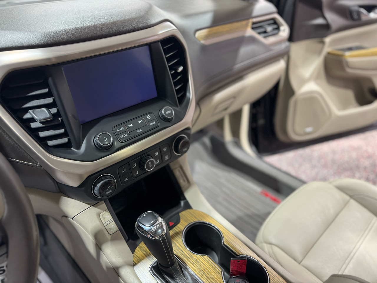 GMC Acadia AWD 4dr Denali 2019