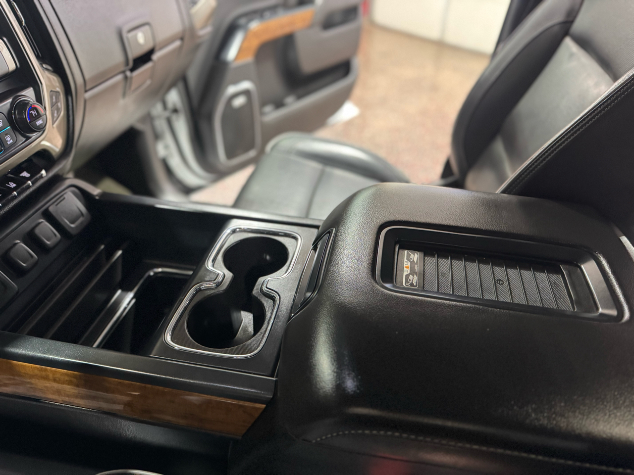 Chevrolet Silverado 2500HD 4WD Crew Cab 153.7" High Country 2017