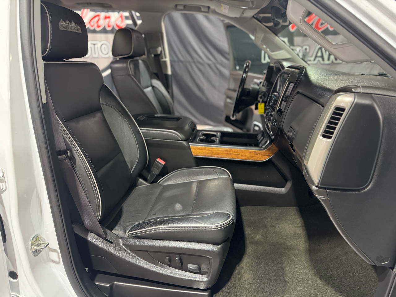 Chevrolet Silverado 2500HD 4WD Crew Cab 153.7" High Country 2017