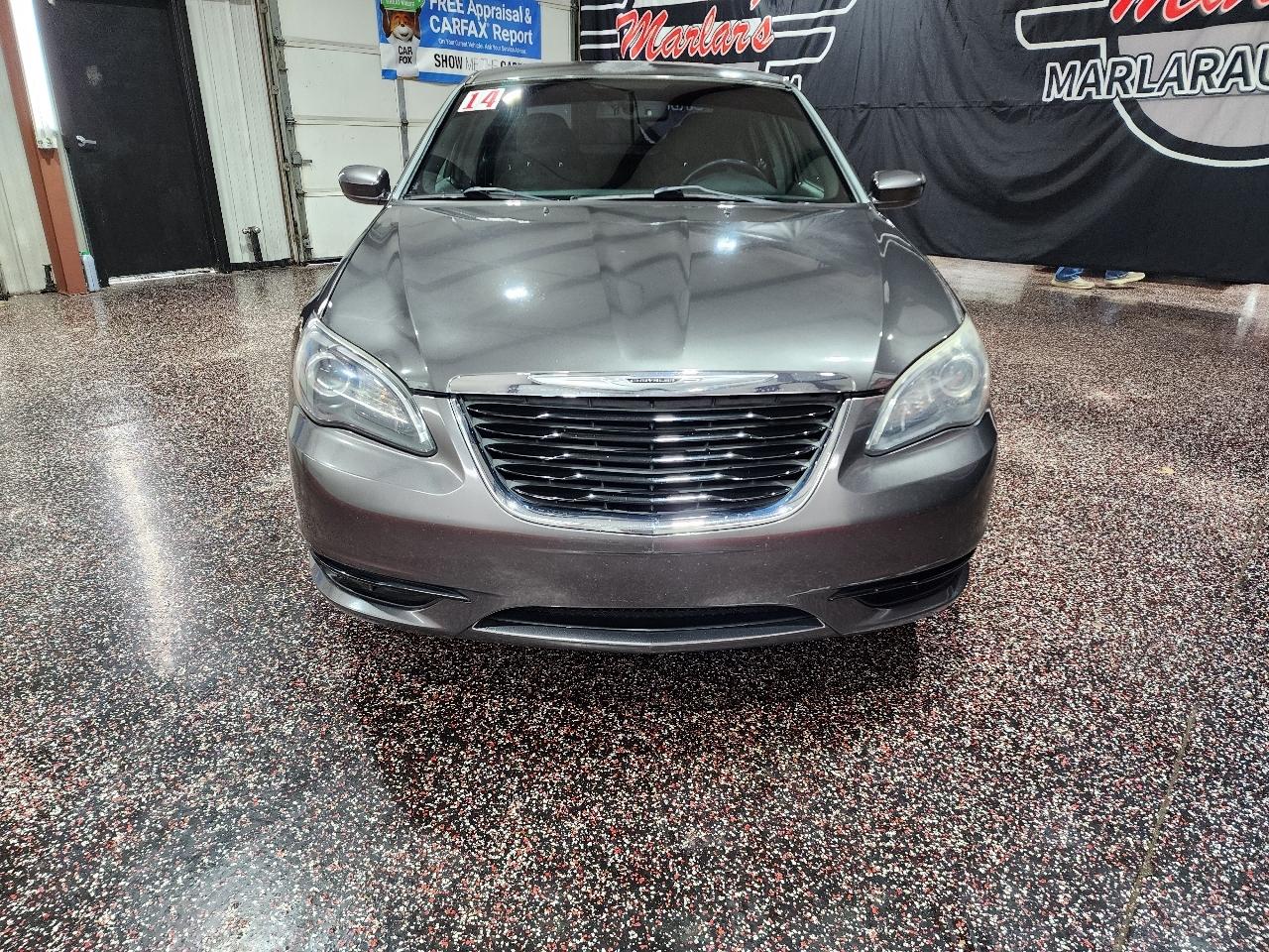 Chrysler 200 4dr Sdn Touring 2014