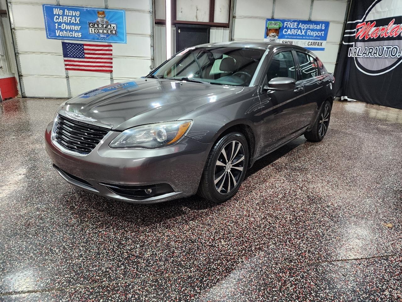 Chrysler 200 4dr Sdn Touring 2014