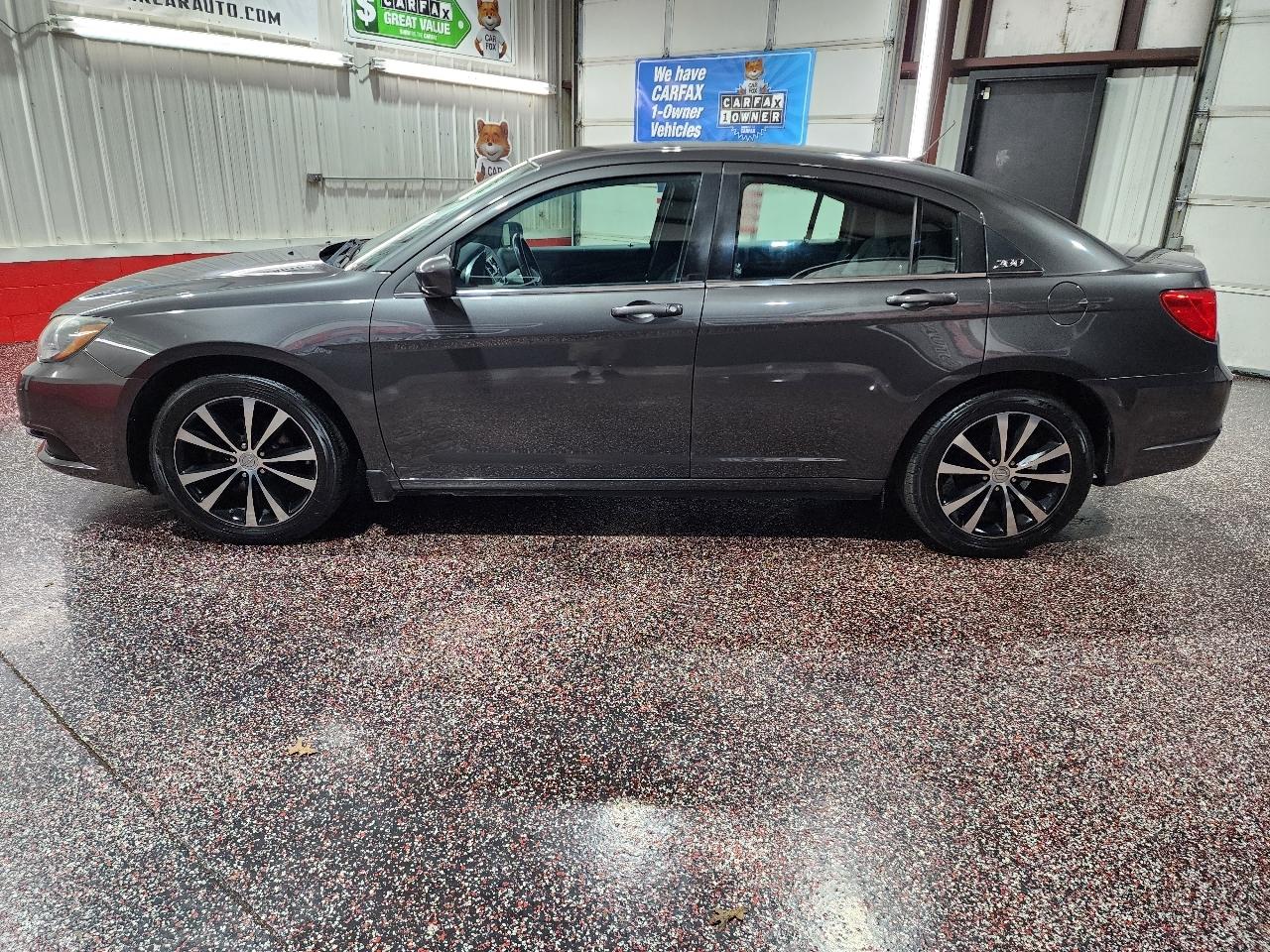 Chrysler 200 4dr Sdn Touring 2014