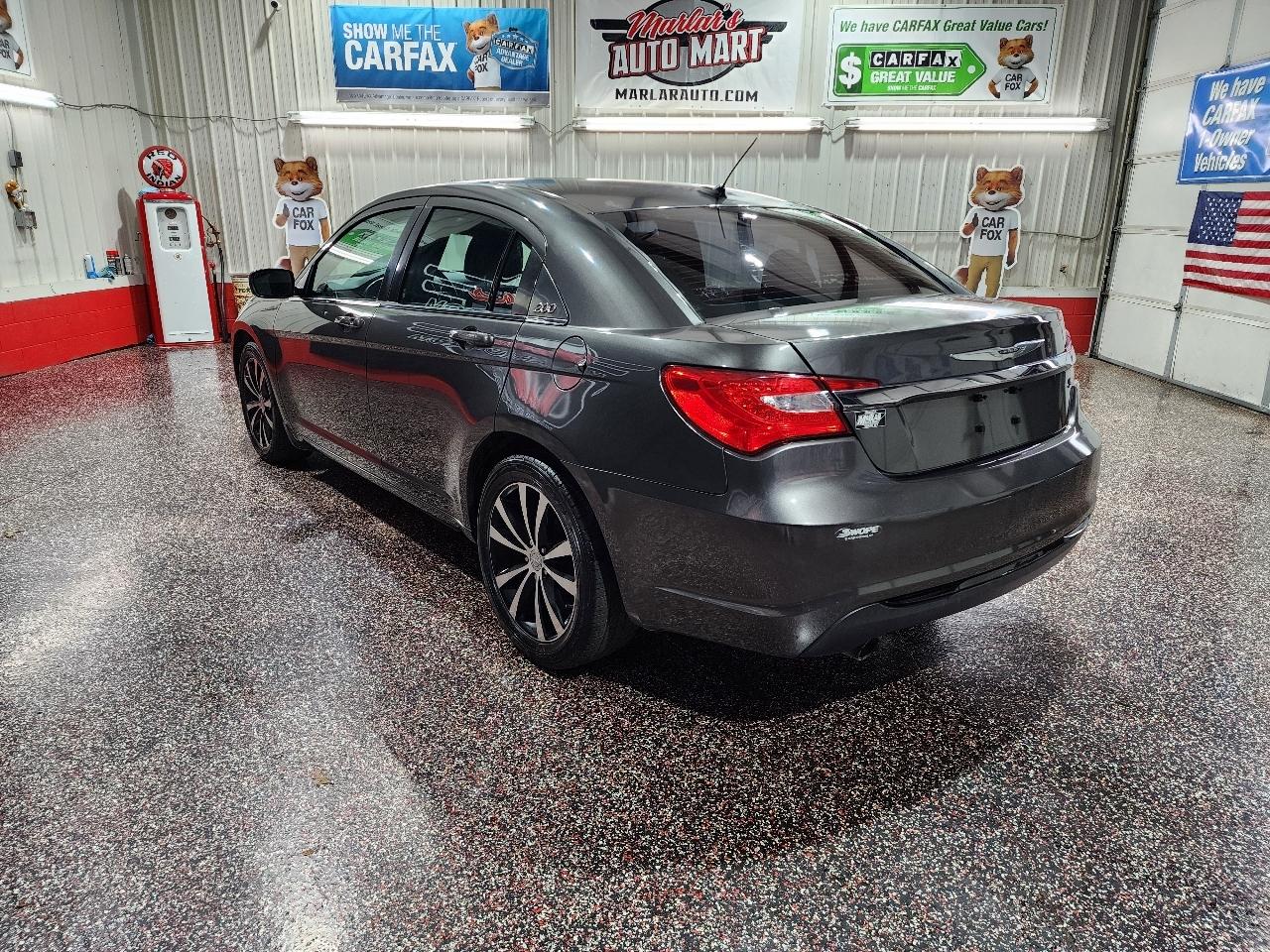 Chrysler 200 4dr Sdn Touring 2014