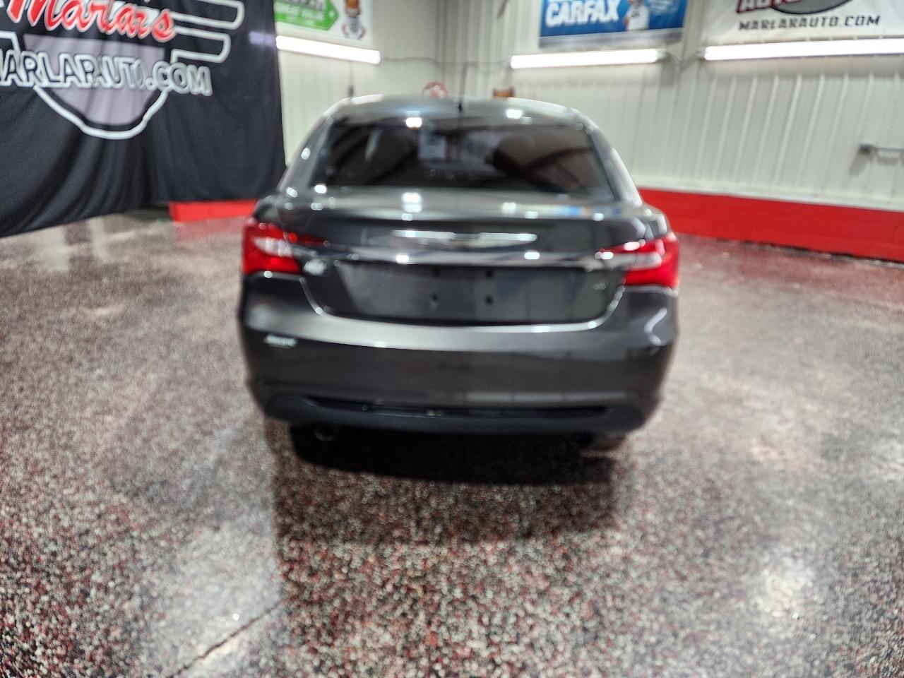 Chrysler 200 4dr Sdn Touring 2014