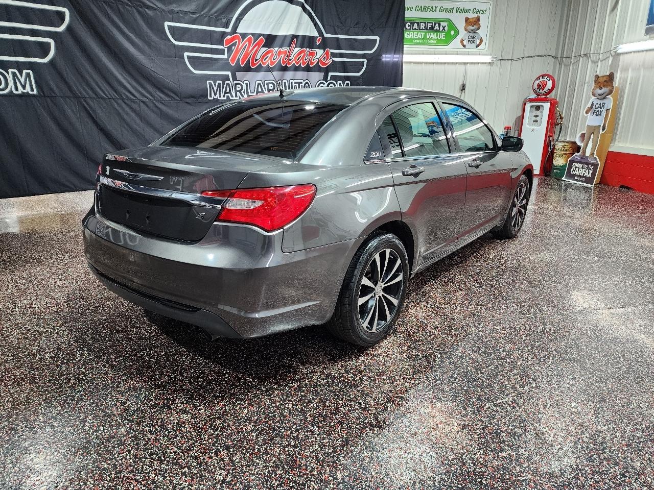 Chrysler 200 4dr Sdn Touring 2014