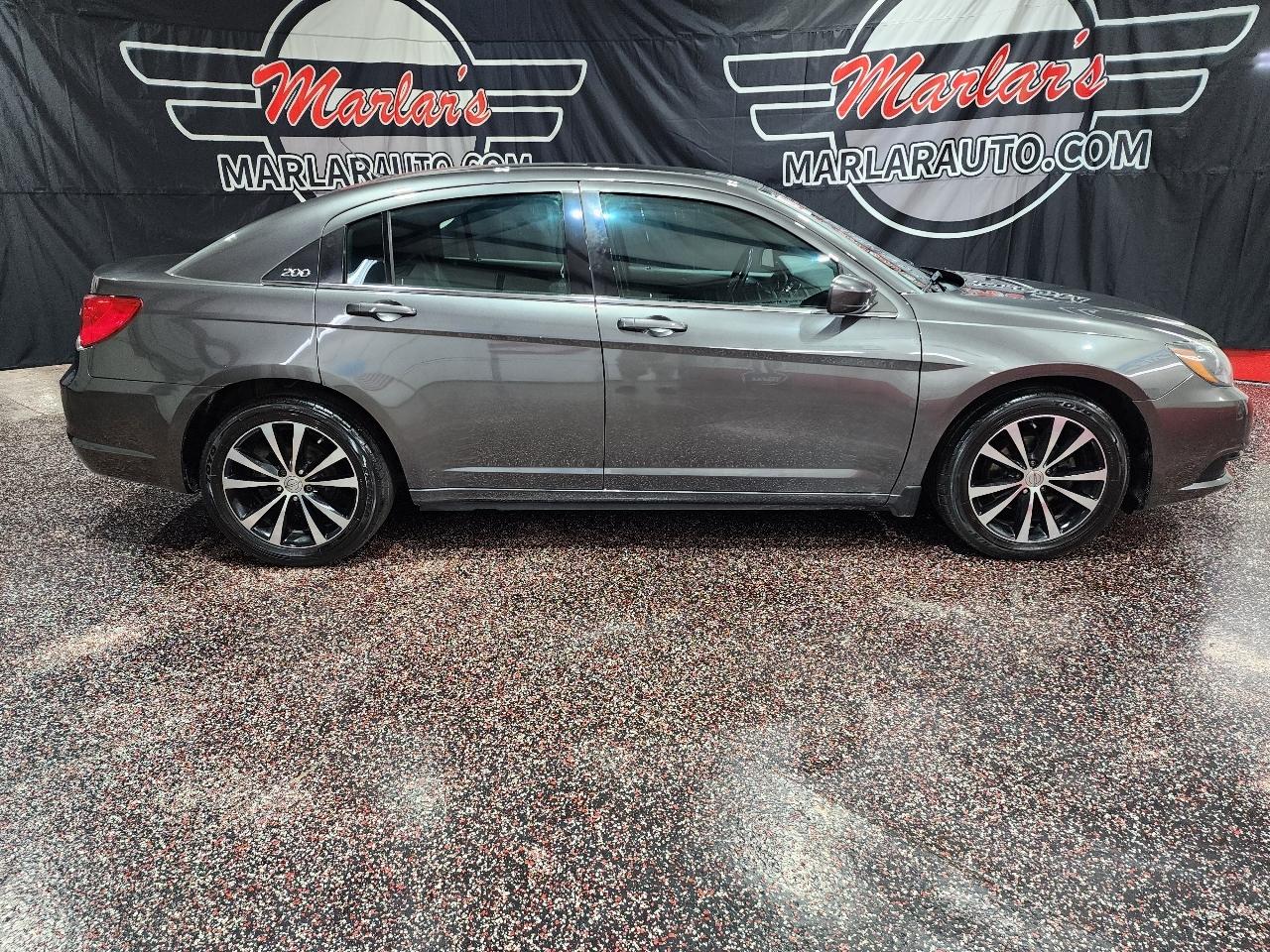 Chrysler 200 4dr Sdn Touring 2014