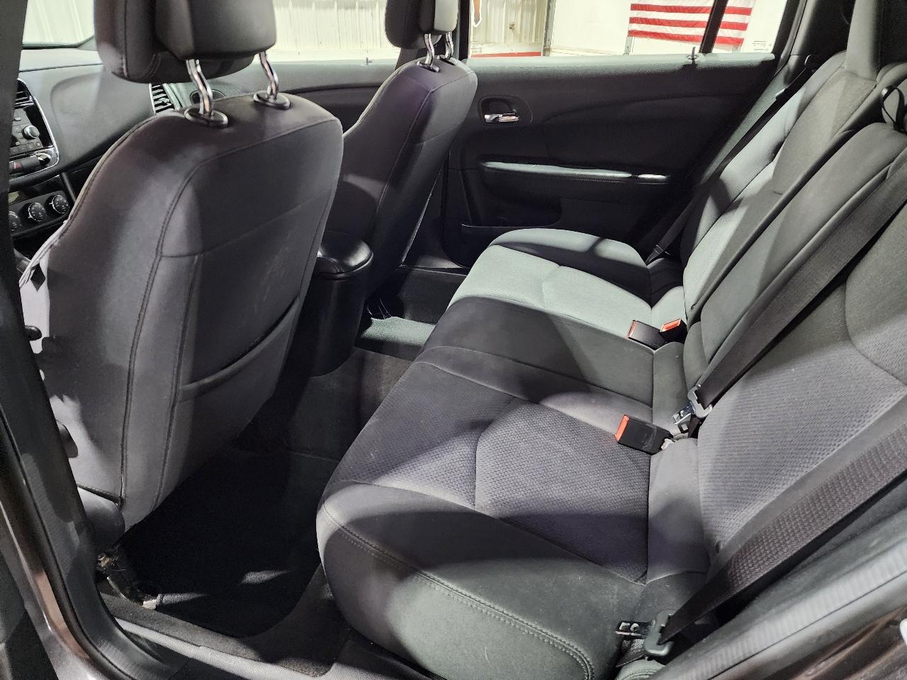 Chrysler 200 4dr Sdn Touring 2014