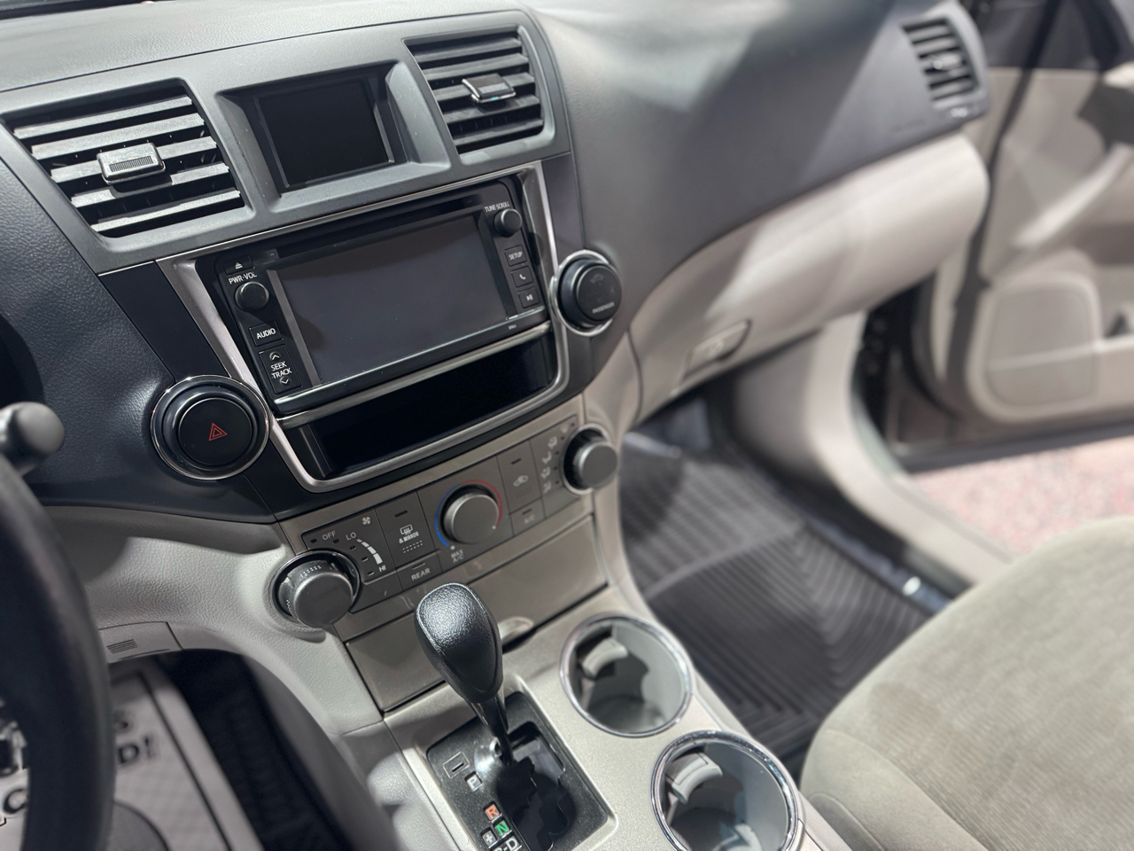 Toyota Highlander FWD 4dr I4 (Natl) 2013