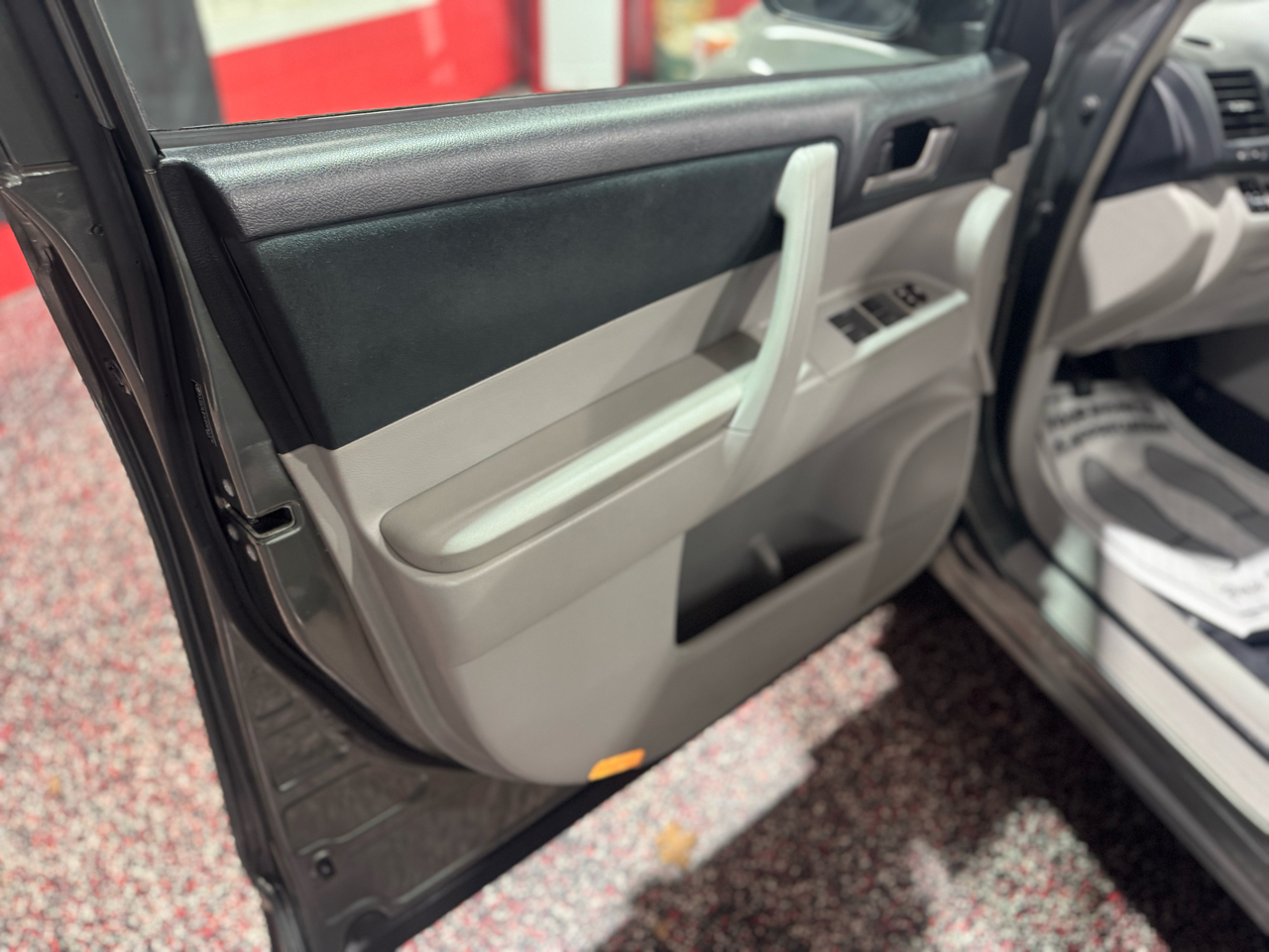 Toyota Highlander FWD 4dr I4 (Natl) 2013