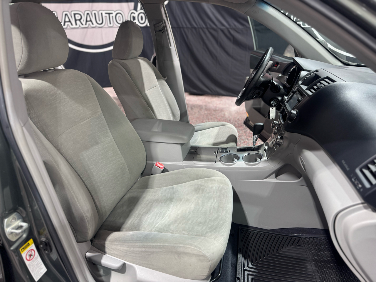 Toyota Highlander FWD 4dr I4 (Natl) 2013