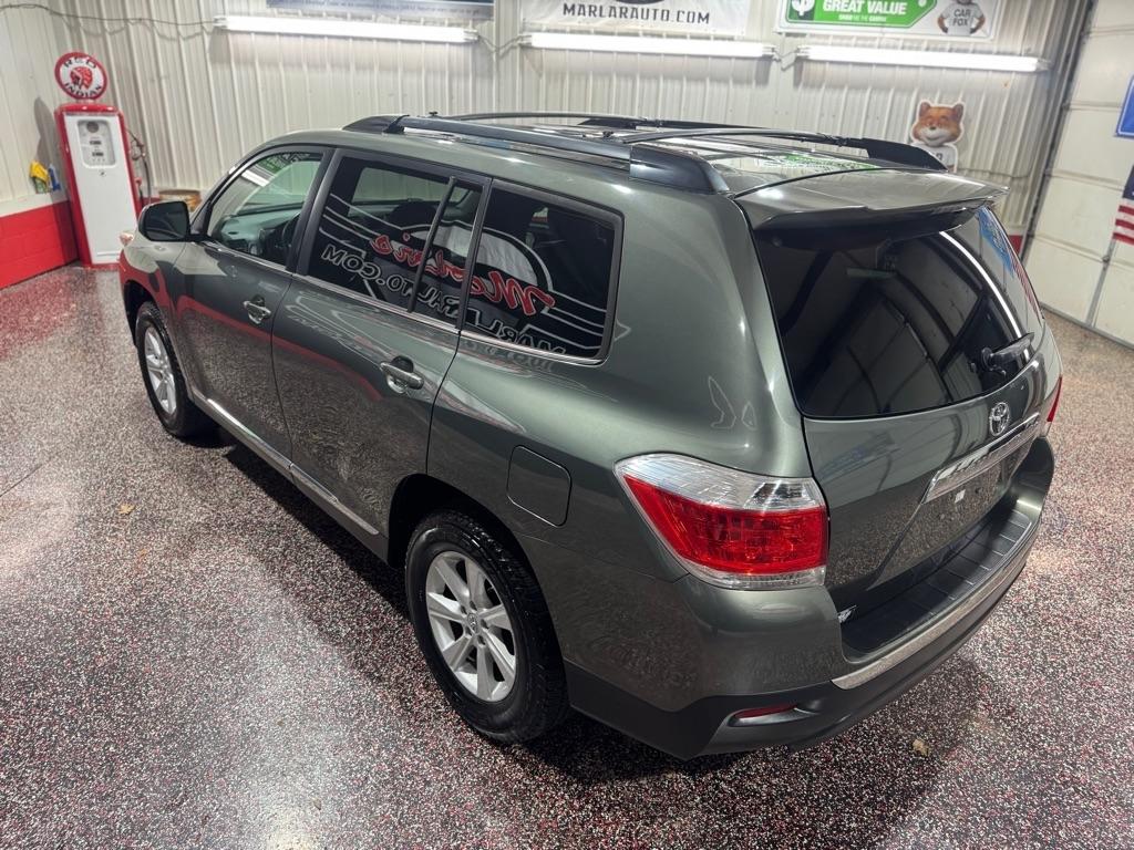 Toyota Highlander FWD 4dr I4 (Natl) 2013