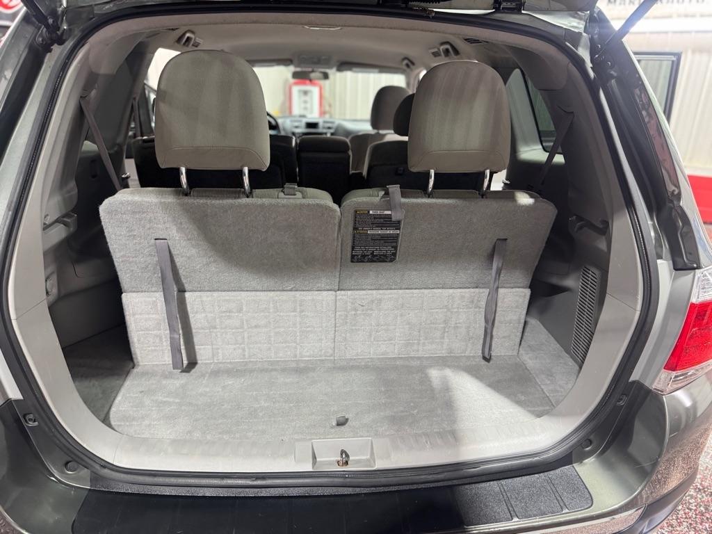 Toyota Highlander FWD 4dr I4 (Natl) 2013