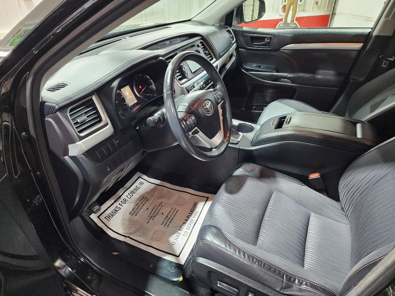 Toyota Highlander AWD 4dr V6 LE (Natl) 2014