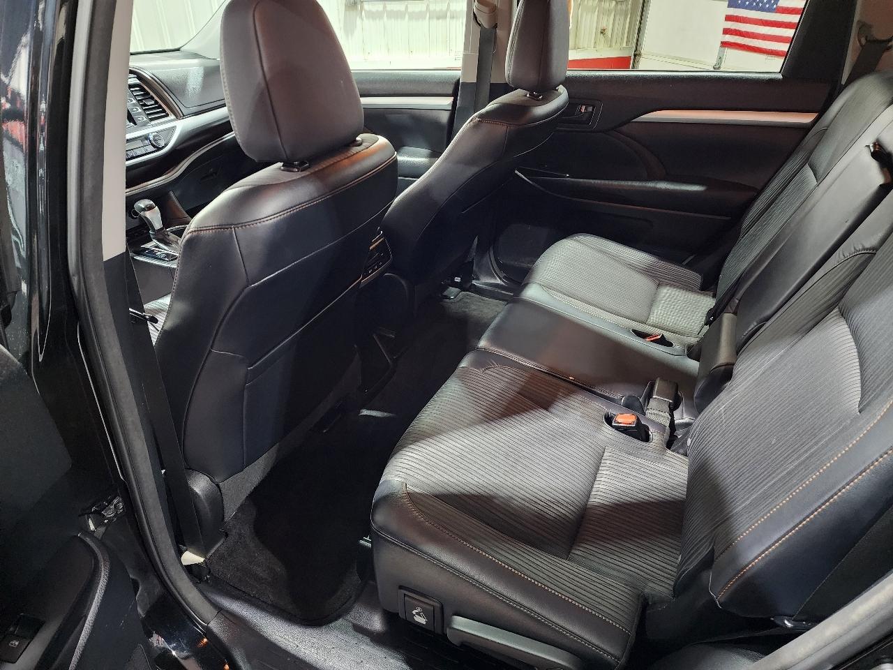 Toyota Highlander AWD 4dr V6 LE (Natl) 2014