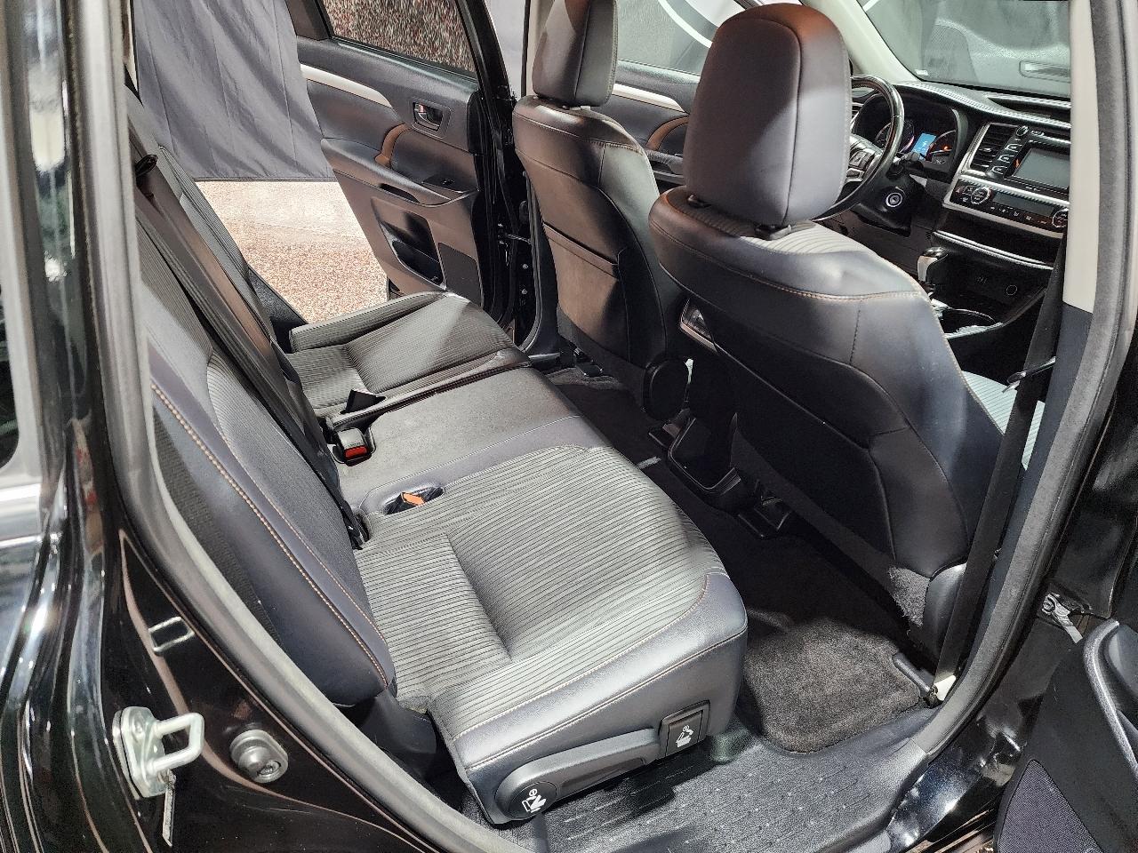 Toyota Highlander AWD 4dr V6 LE (Natl) 2014