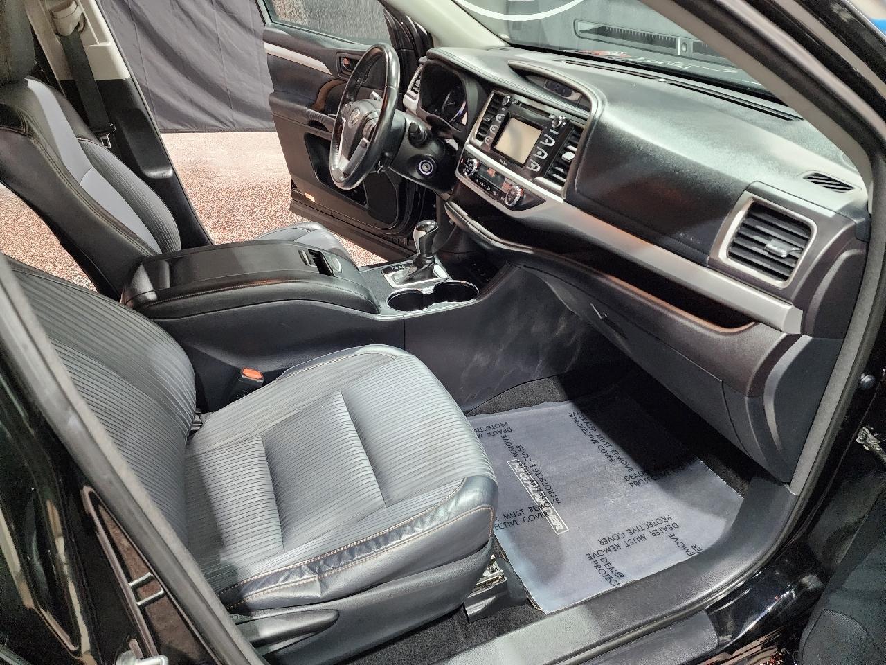 Toyota Highlander AWD 4dr V6 LE (Natl) 2014