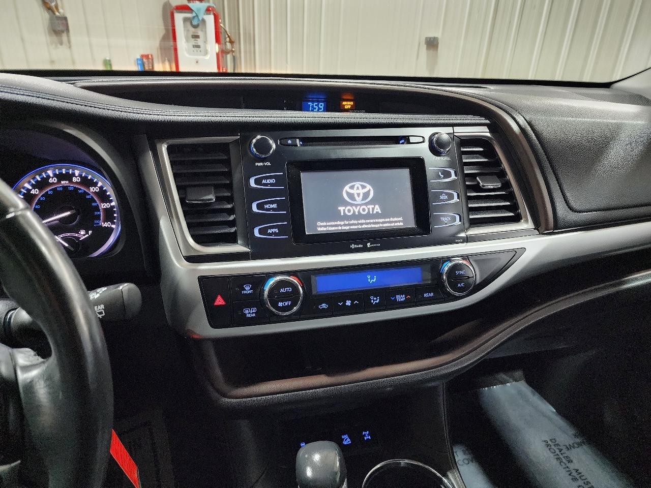 Toyota Highlander AWD 4dr V6 LE (Natl) 2014