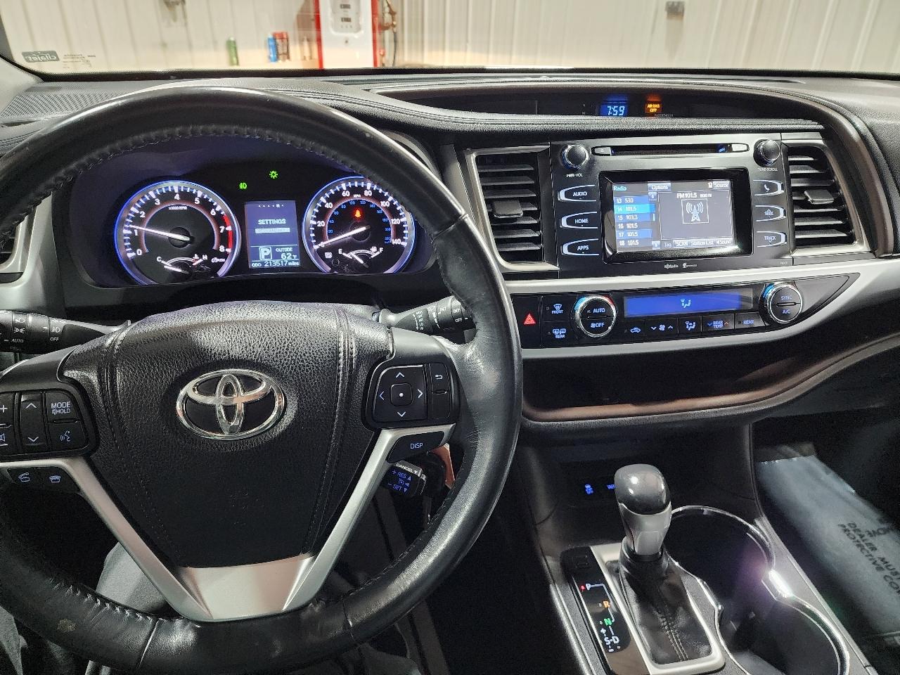 Toyota Highlander AWD 4dr V6 LE (Natl) 2014