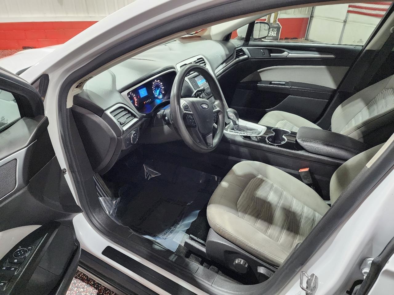 Ford Fusion 4dr Sdn S FWD 2016