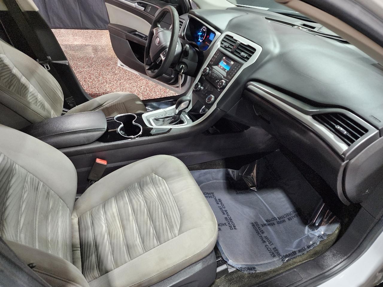 Ford Fusion 4dr Sdn S FWD 2016