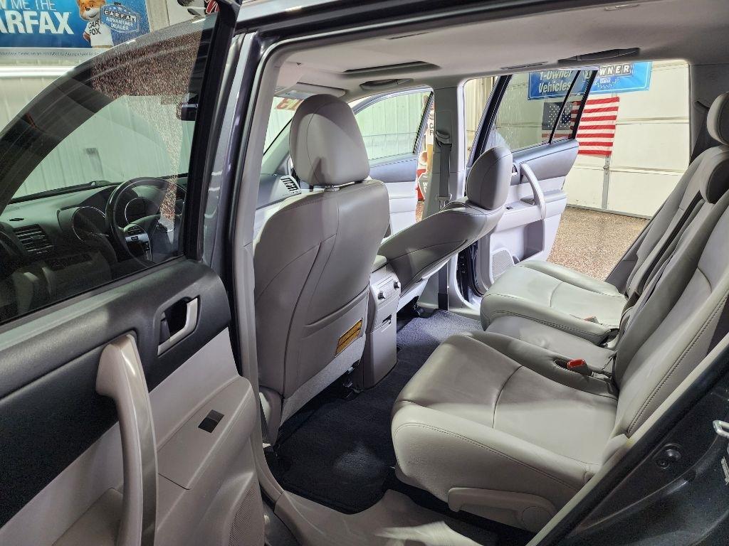 Toyota Highlander FWD 4dr V6 (Natl) 2013