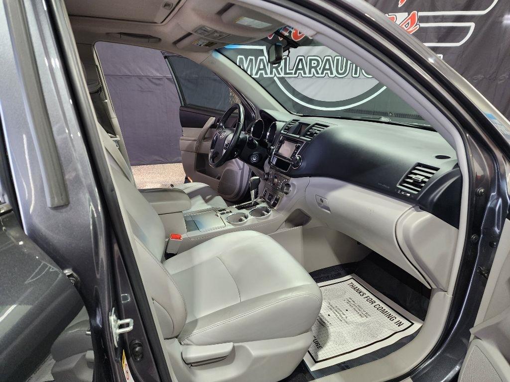 Toyota Highlander FWD 4dr V6 (Natl) 2013