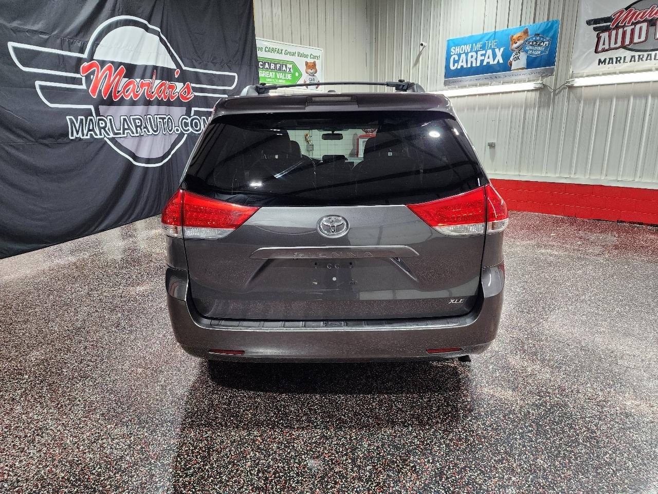 Toyota Sienna 5dr 7-Pass Van V6 XLE AAS FWD (Natl) 2012