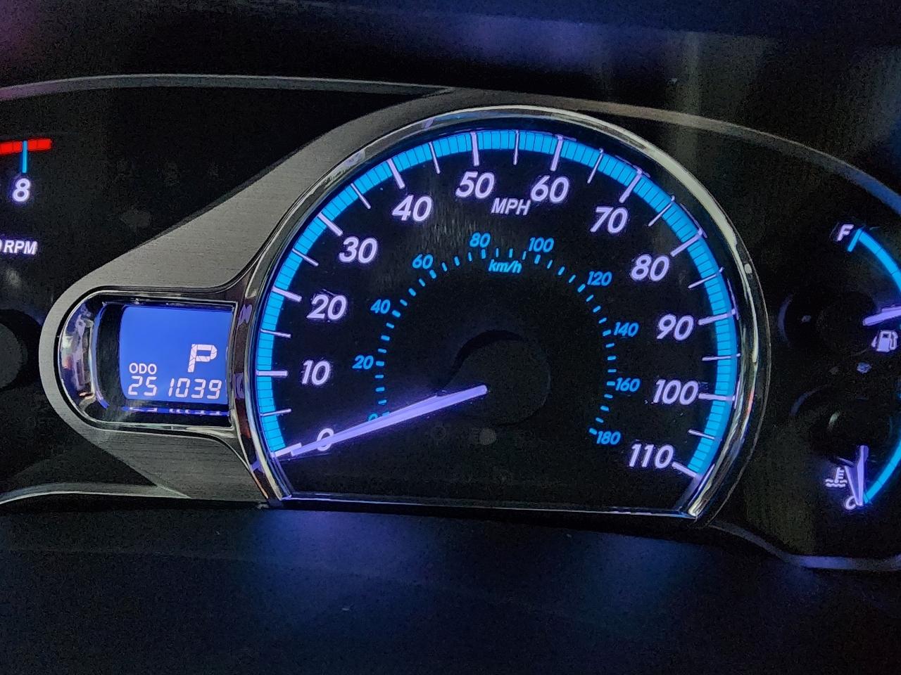 Toyota Sienna 5dr 7-Pass Van V6 XLE AAS FWD (Natl) 2012