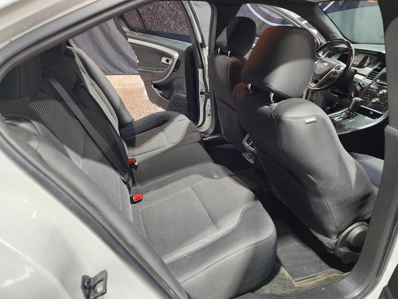 Ford Taurus 4dr Sdn SEL FWD 2013