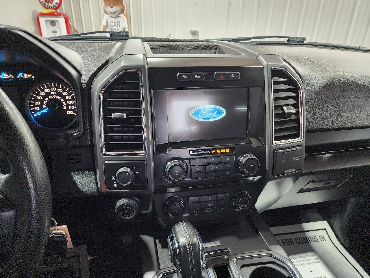 Ford F-150 4WD SuperCrew 145" Lariat 2016